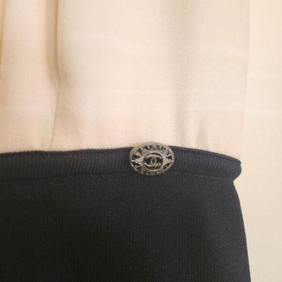 Auth. Pristine Chanel P40729W04854 Blk/Ecru Silk Dress Sz.4 US/42 EU Ret.$4400 - Picture 4 of 9
